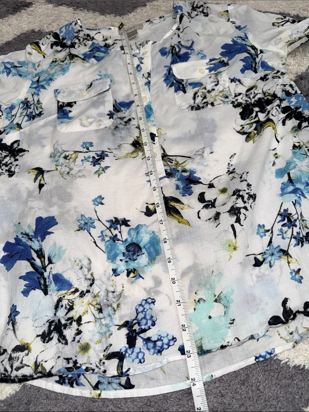 LOFT Floral blouse size small - Picture 6 of 12